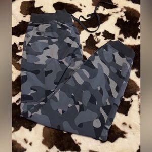 Printed scrub bottoms